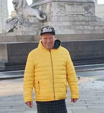 <span>Ady, 69</span> <span style='width: 25px; height: 16px; float: right; background-image: url(/bitmaps/flags_small/CH.PNG)'> </span><br><span>Bern, Switzerland</span> <input type='button' class='joinbtn' style='float: right' value='JOIN NOW' />