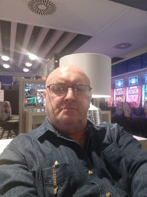 <span>Wayne, 64</span> <span style='width: 25px; height: 16px; float: right; background-image: url(/bitmaps/flags_small/AU.PNG)'> </span><br><span>Gold Coast, Australia</span> <input type='button' class='joinbtn' style='float: right' value='JOIN NOW' />